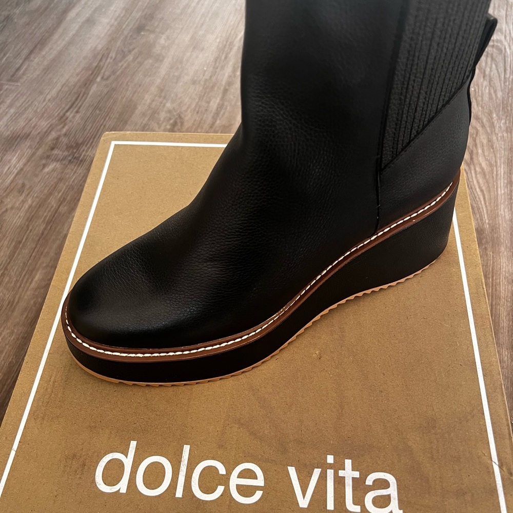 Dolce Vita Black Ankle Booties with Platform Sole - Picture 3 of 3